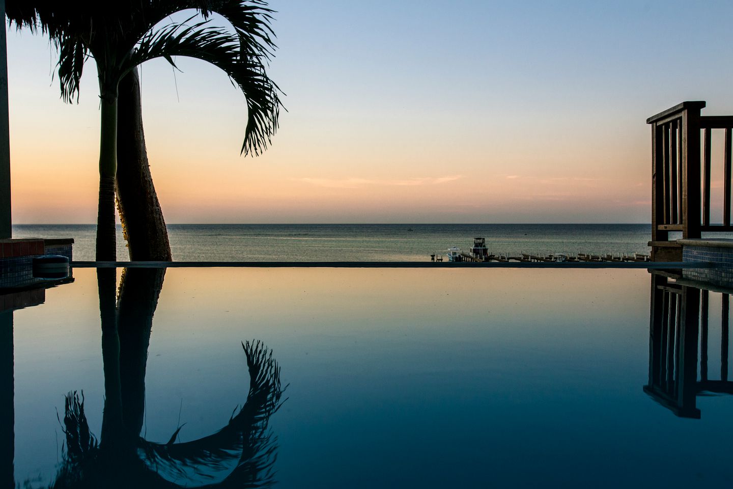 Idyllic Vacation Rental with Double Kayaks and Swimming Pool in Sandy Bay, Honduras