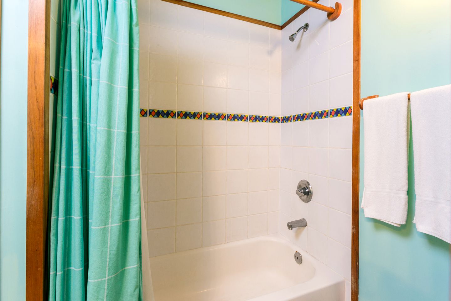 Idyllic Vacation Rental with Double Kayaks and Swimming Pool in Sandy Bay, Honduras