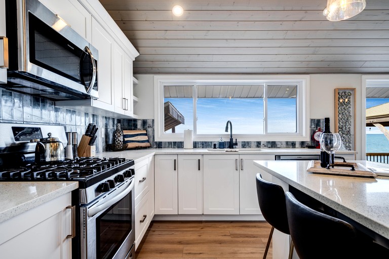 Cottages (Canada, Leamington, Ontario)