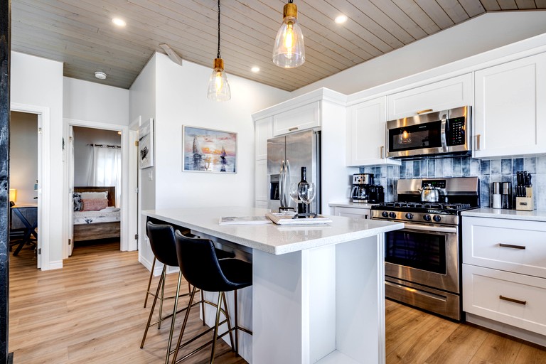 Cottages (Canada, Leamington, Ontario)