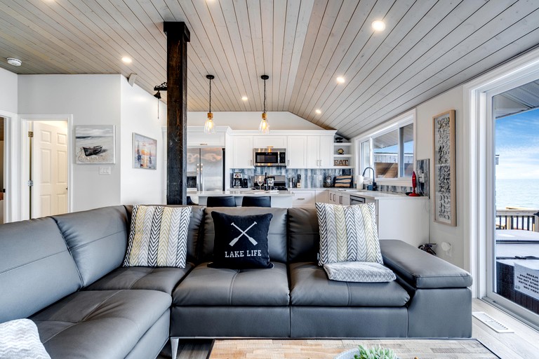 Cottages (Canada, Leamington, Ontario)