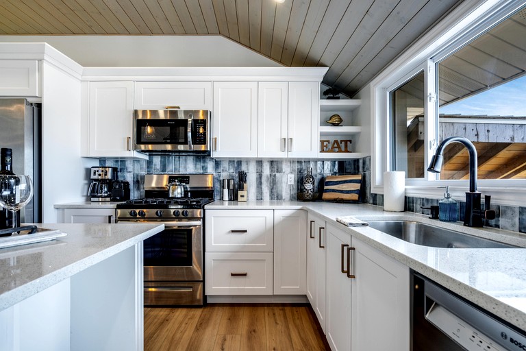 Cottages (Canada, Leamington, Ontario)