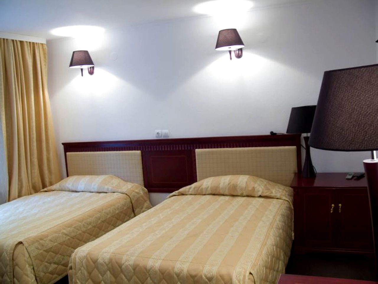 Charming Suite with Family-Friendly Garden in Suceava, Romania