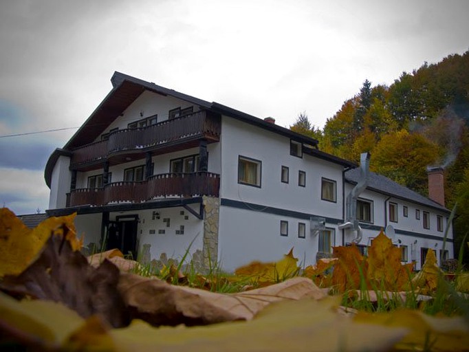 Nature Lodges (Sucevița, Nord-Est Region, Romania)