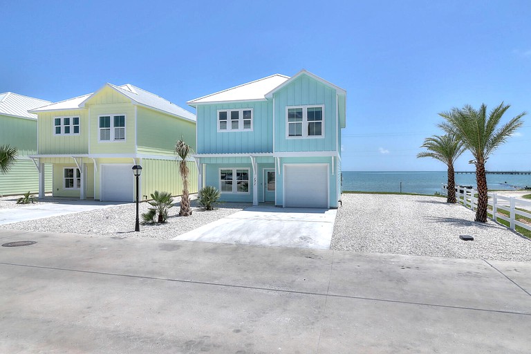 Spacious Coastal Vacation Home with Stunning Water Views near Seven Palms Resort in Fulton, Texas