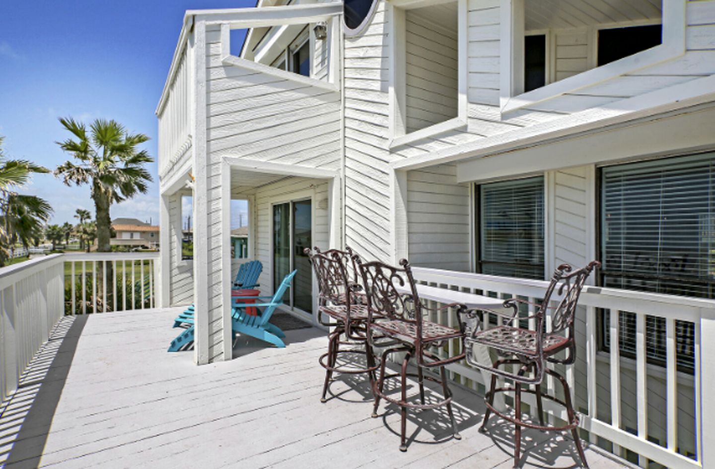 Charming Beach House with Breathtaking Ocean View and Spacious Decks in Jamaica Beach, Texas