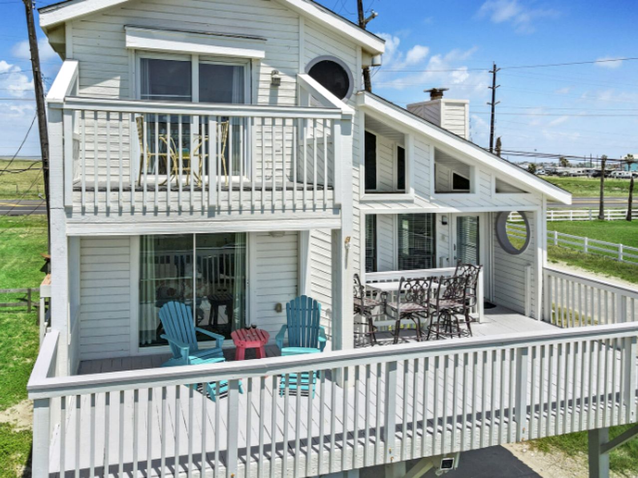 Charming Beach House with Breathtaking Ocean View and Spacious Decks in Jamaica Beach, Texas