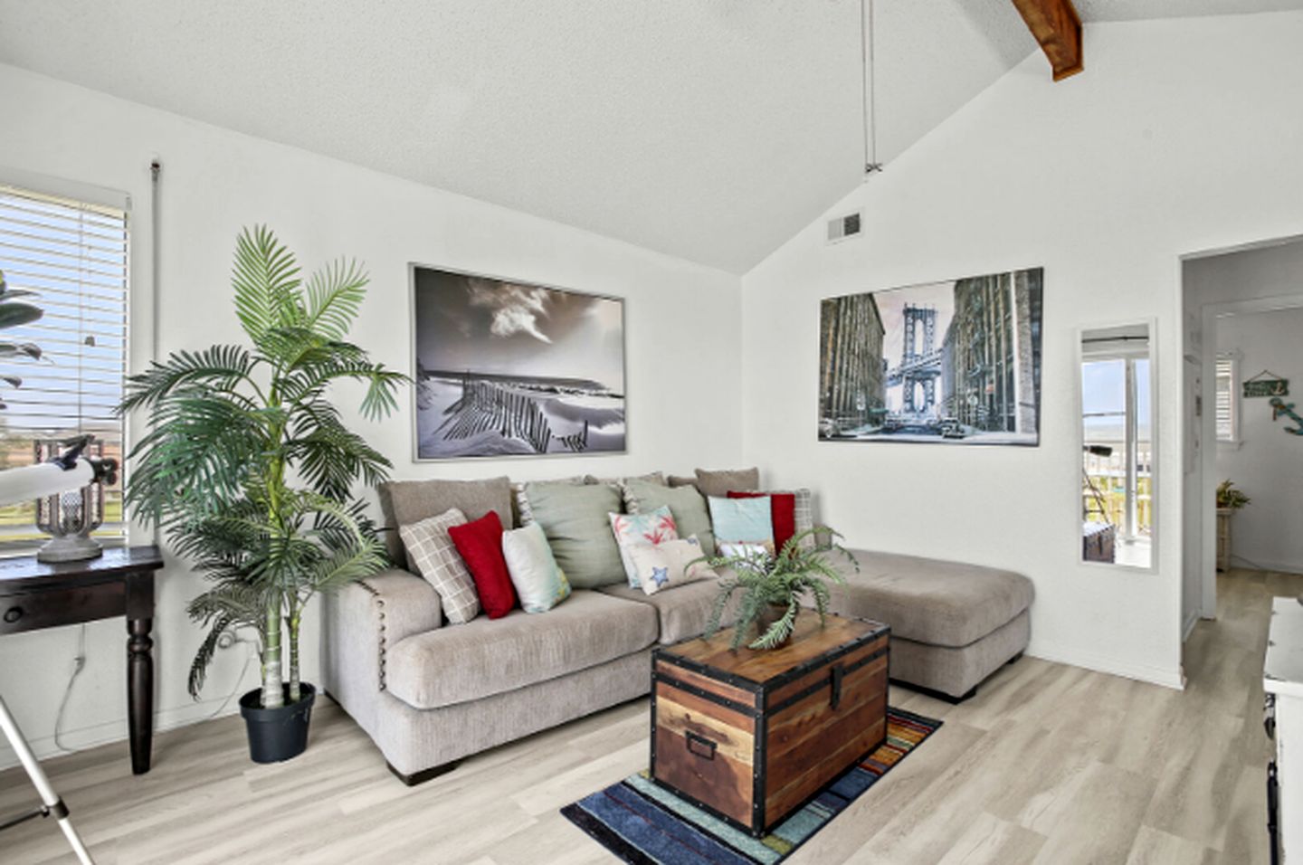 Charming Beach House with Breathtaking Ocean View and Spacious Decks in Jamaica Beach, Texas