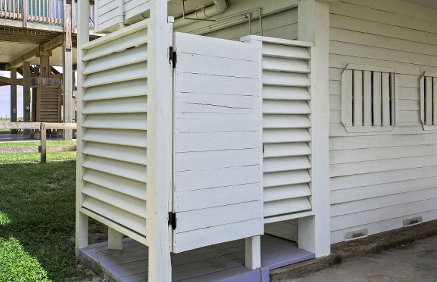 Charming Beach House with Breathtaking Ocean View and Spacious Decks in Jamaica Beach, Texas