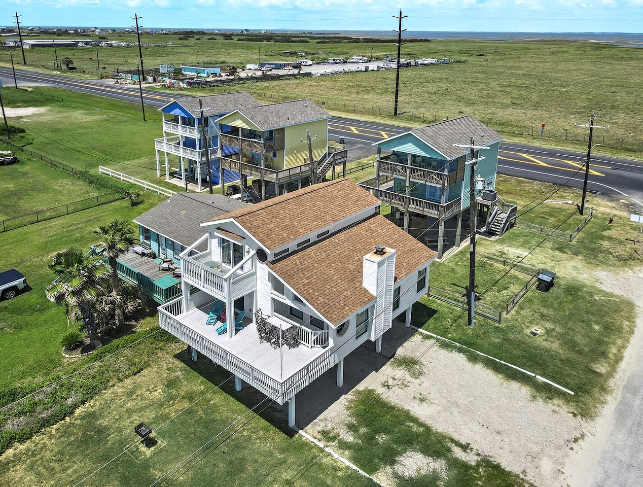 Charming Beach House with Breathtaking Ocean View and Spacious Decks in Jamaica Beach, Texas