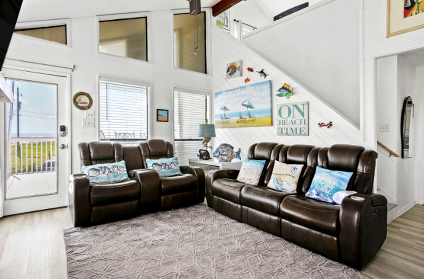 Charming Beach House with Breathtaking Ocean View and Spacious Decks in Jamaica Beach, Texas