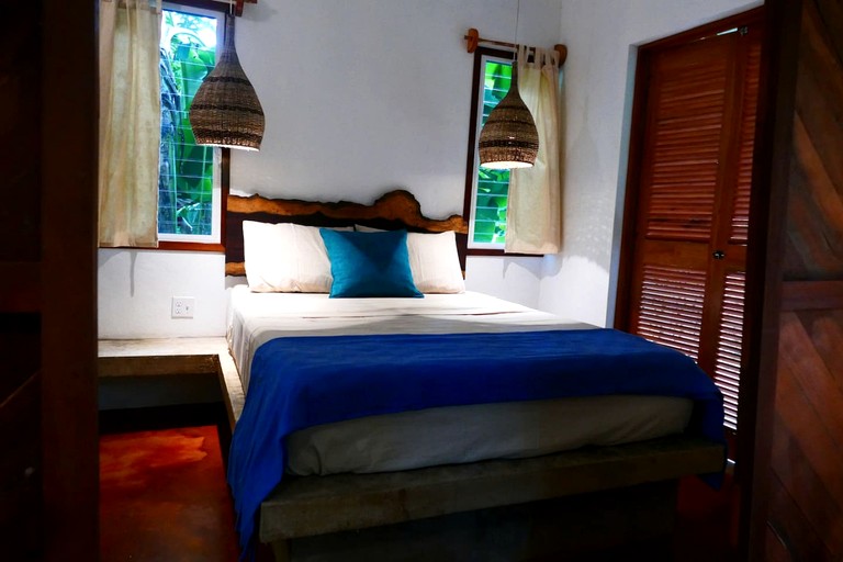 Cottages (Belize, Cristo Rey, Cayo District)