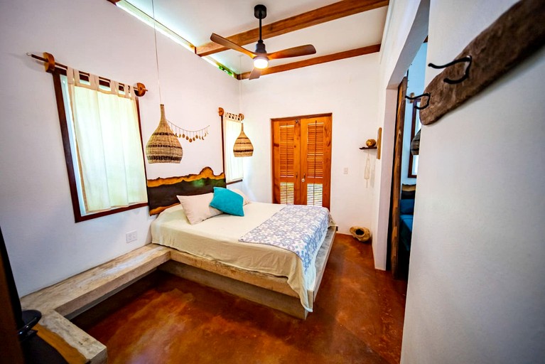 Cottages (Belize, Cristo Rey, Cayo District)