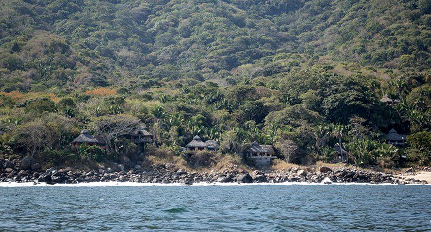 Open-Air Cabin Rental with Private Beach Access near Yelapa, Mexico