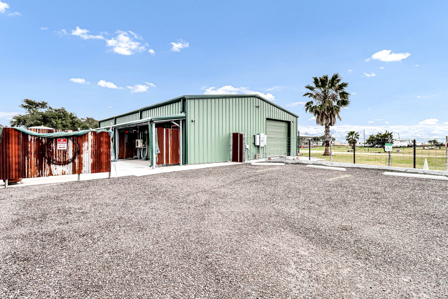 Secluded Container Cabin with Fire Pit and Picnic Space Perfect for Water Sports in Rockport, Texas