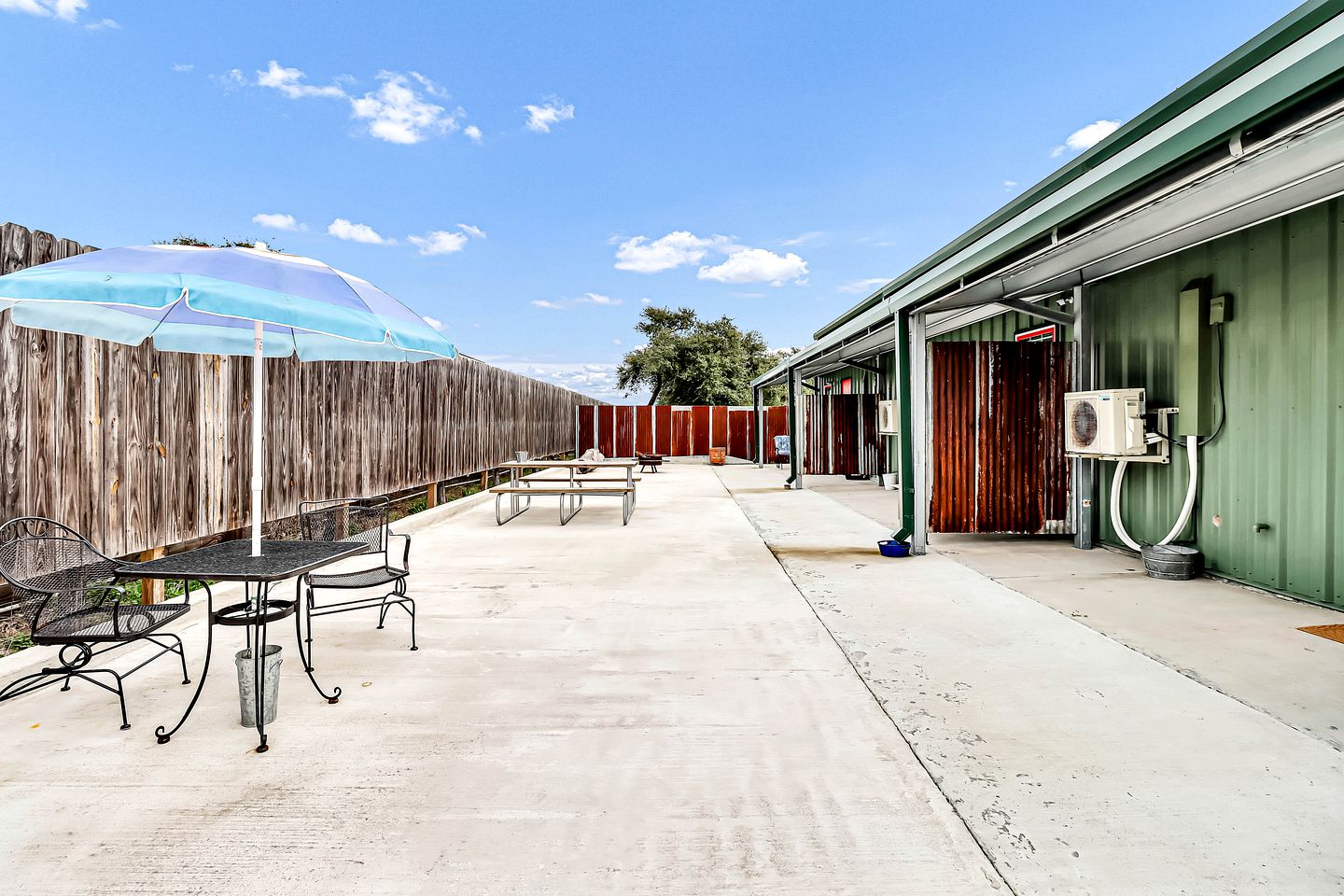 Secluded Container Cabin with Fire Pit and Picnic Space Perfect for Water Sports in Rockport, Texas