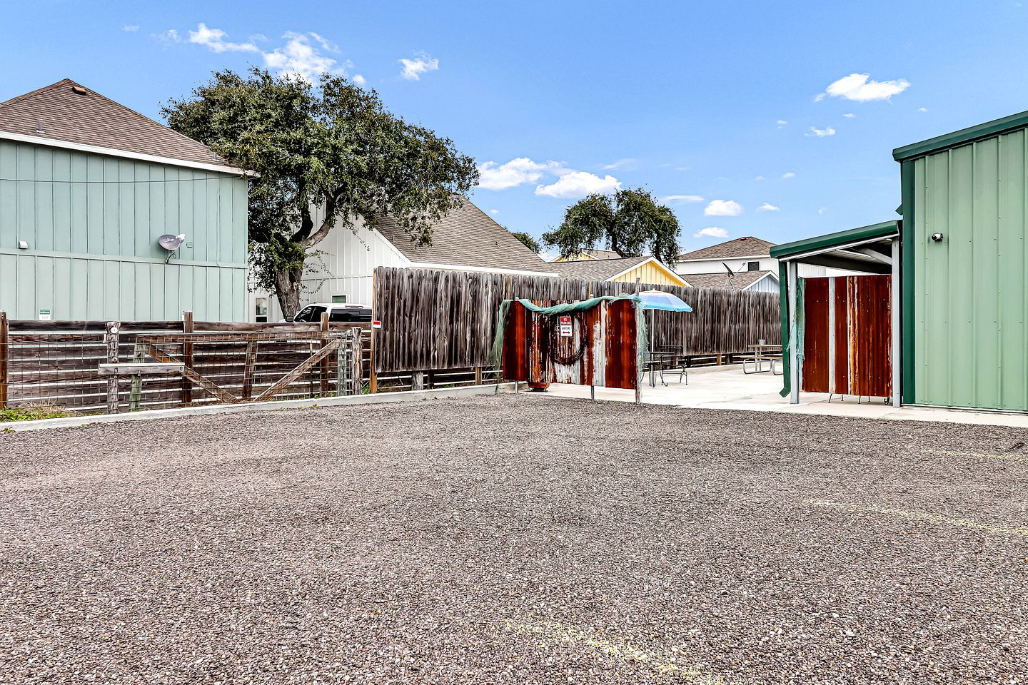 Secluded Container Cabin with Fire Pit and Picnic Space Perfect for Water Sports in Rockport, Texas