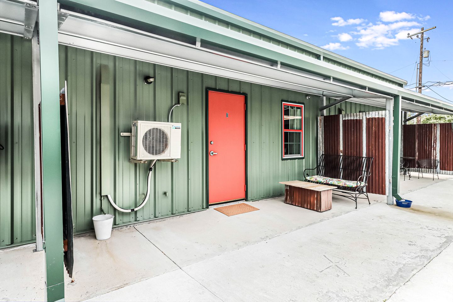 Cozy Coastal Cabin with Full Kitchen and Fire Pit near Estes Cove, Rockport TX