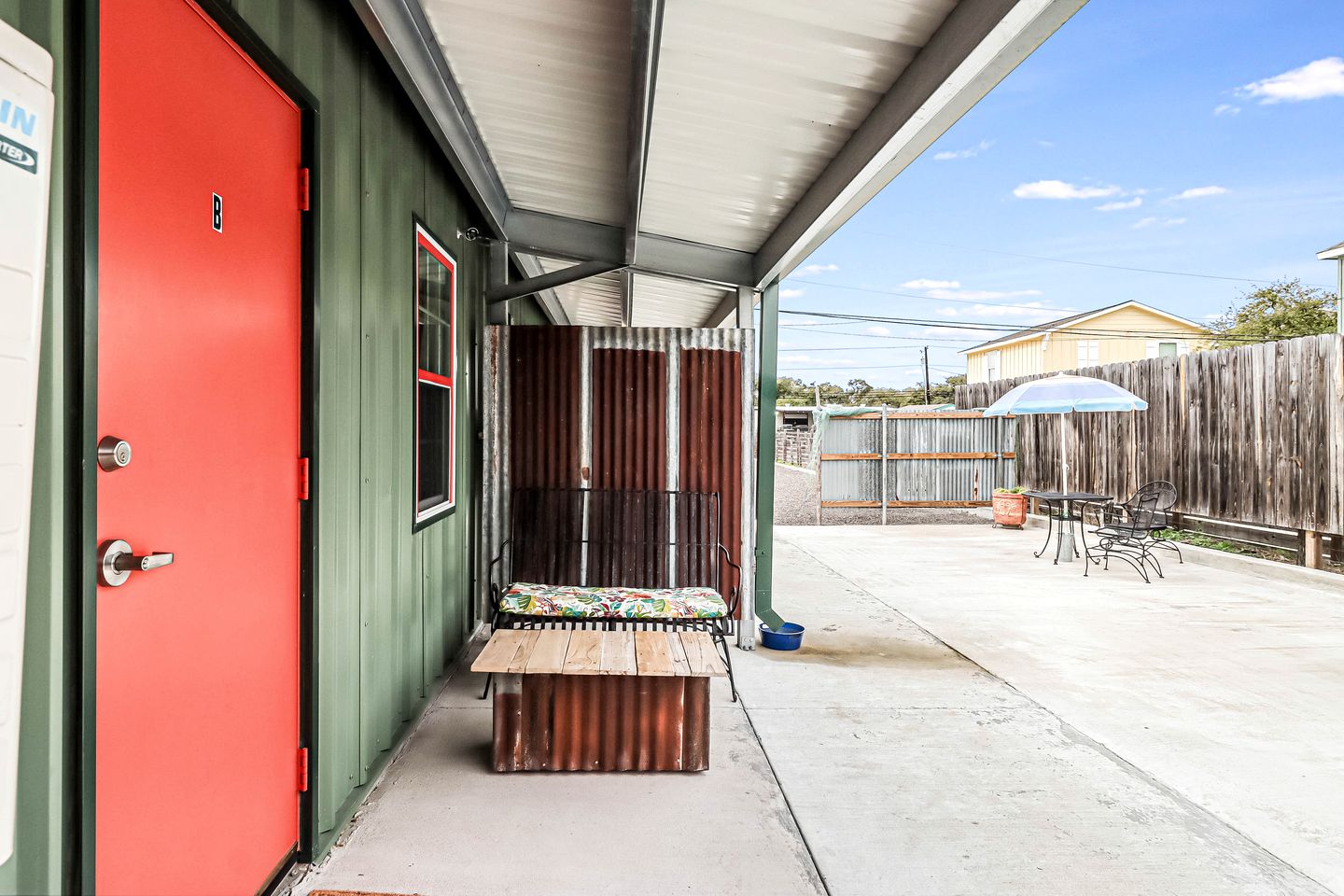 Cozy Coastal Cabin with Full Kitchen and Fire Pit near Estes Cove, Rockport TX