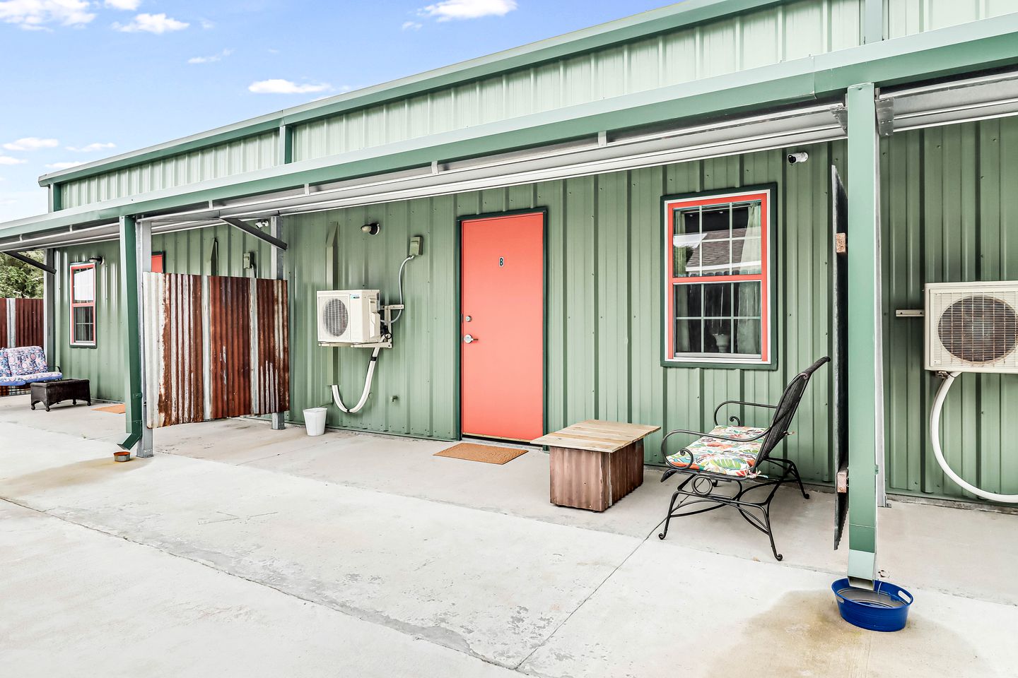 Cozy Coastal Cabin with Full Kitchen and Fire Pit near Estes Cove, Rockport TX