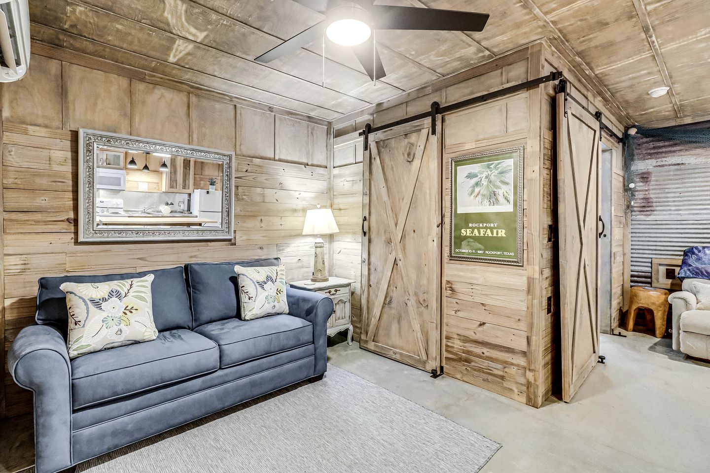 Cozy Coastal Cabin with Full Kitchen and Fire Pit near Estes Cove, Rockport TX