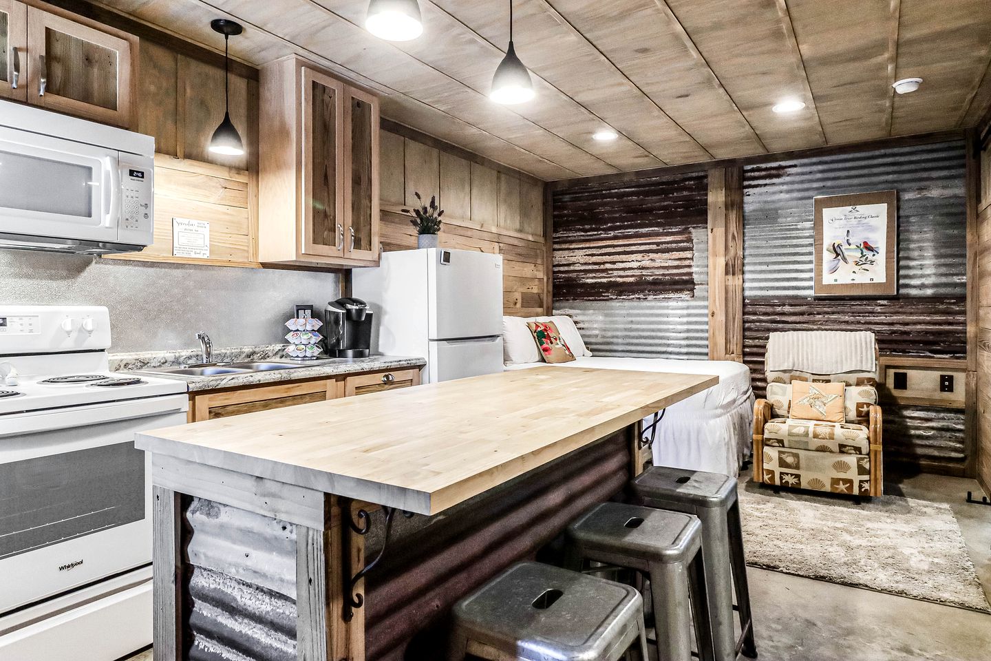 Charming Rustic Cabin with Fire Pit near Estes Cove in Rockport, Texas