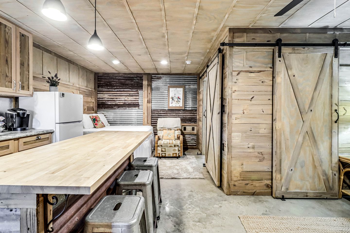 Charming Rustic Cabin with Fire Pit near Estes Cove in Rockport, Texas