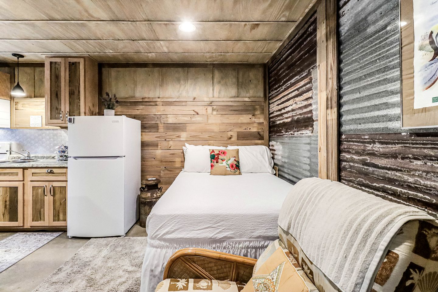 Charming Rustic Cabin with Fire Pit near Estes Cove in Rockport, Texas