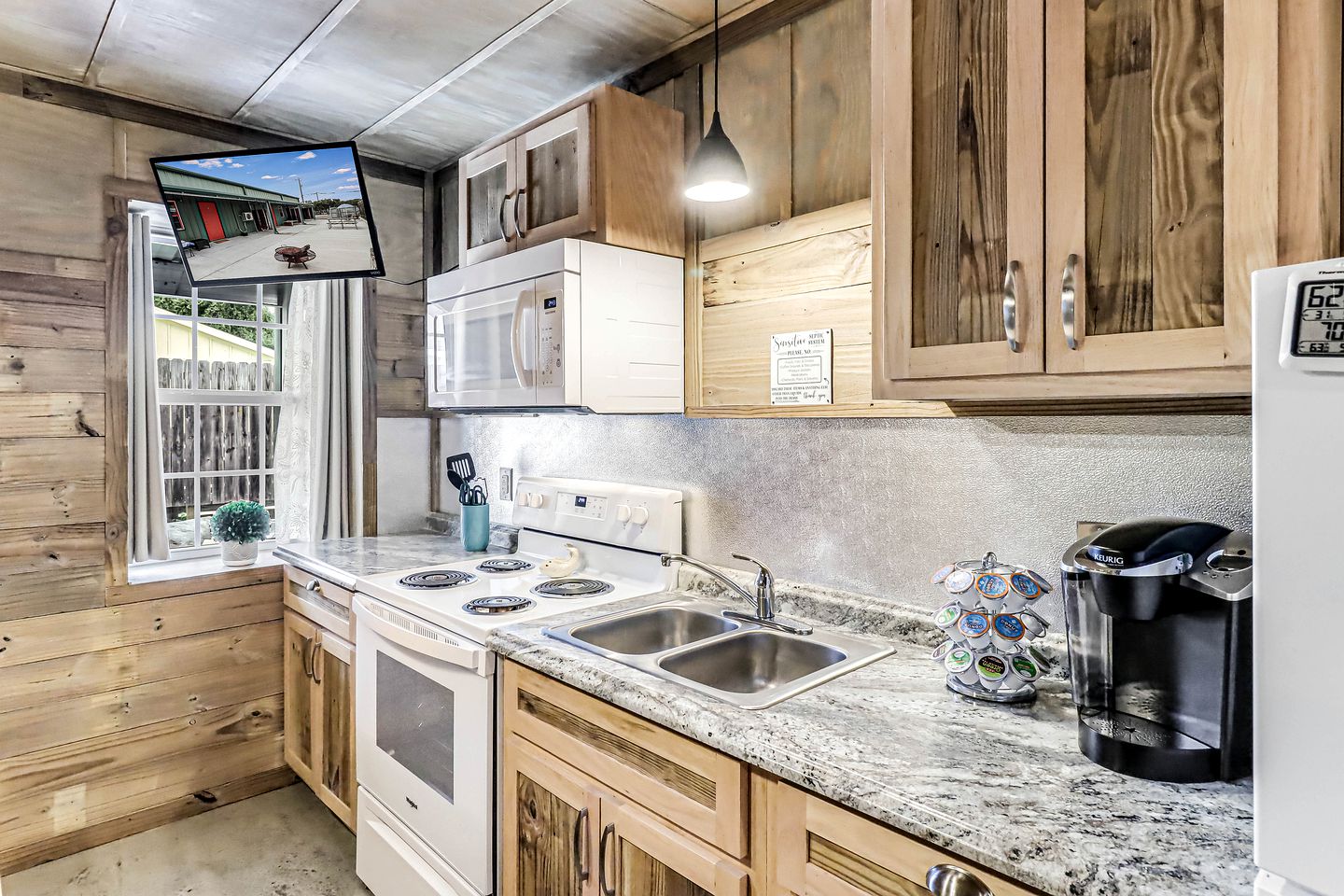 Charming Rustic Cabin with Fire Pit near Estes Cove in Rockport, Texas