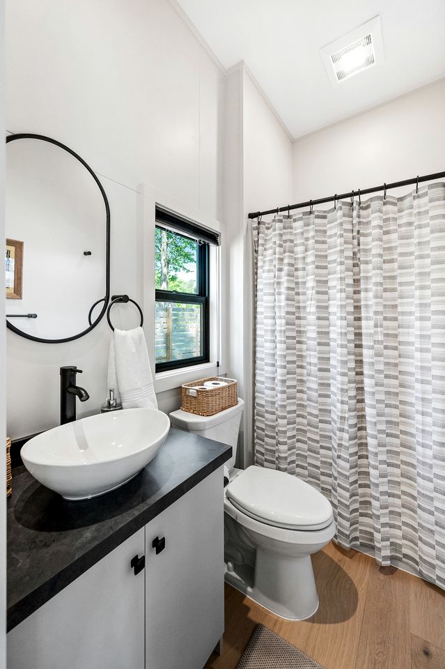Spectacular Modern Style Tiny House in Branson, Missouri