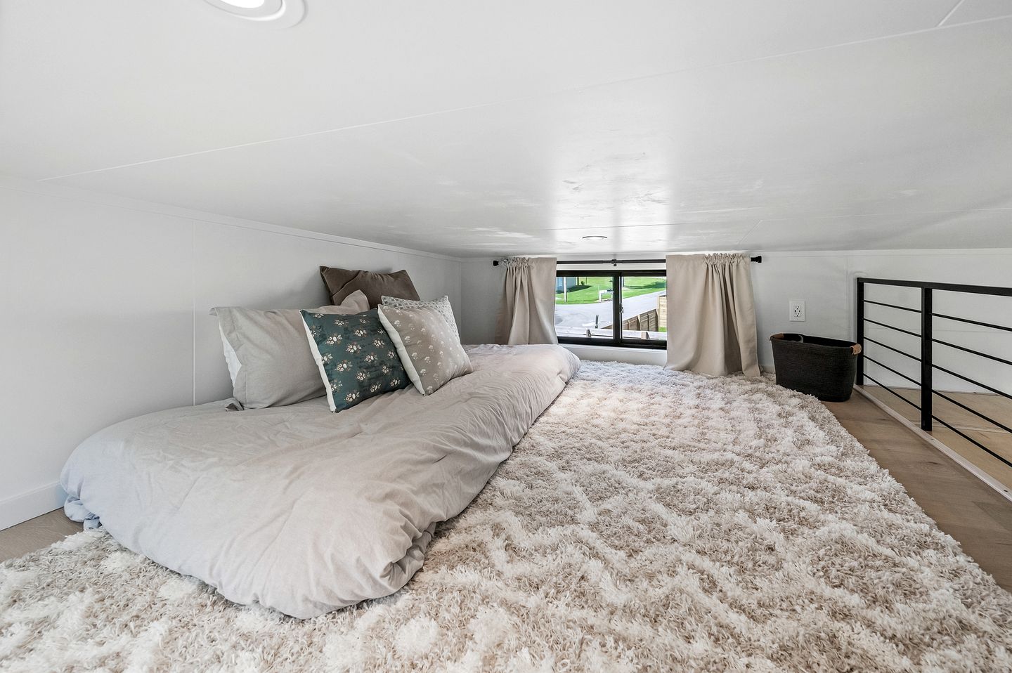 Spectacular Modern Style Tiny House in Branson, Missouri
