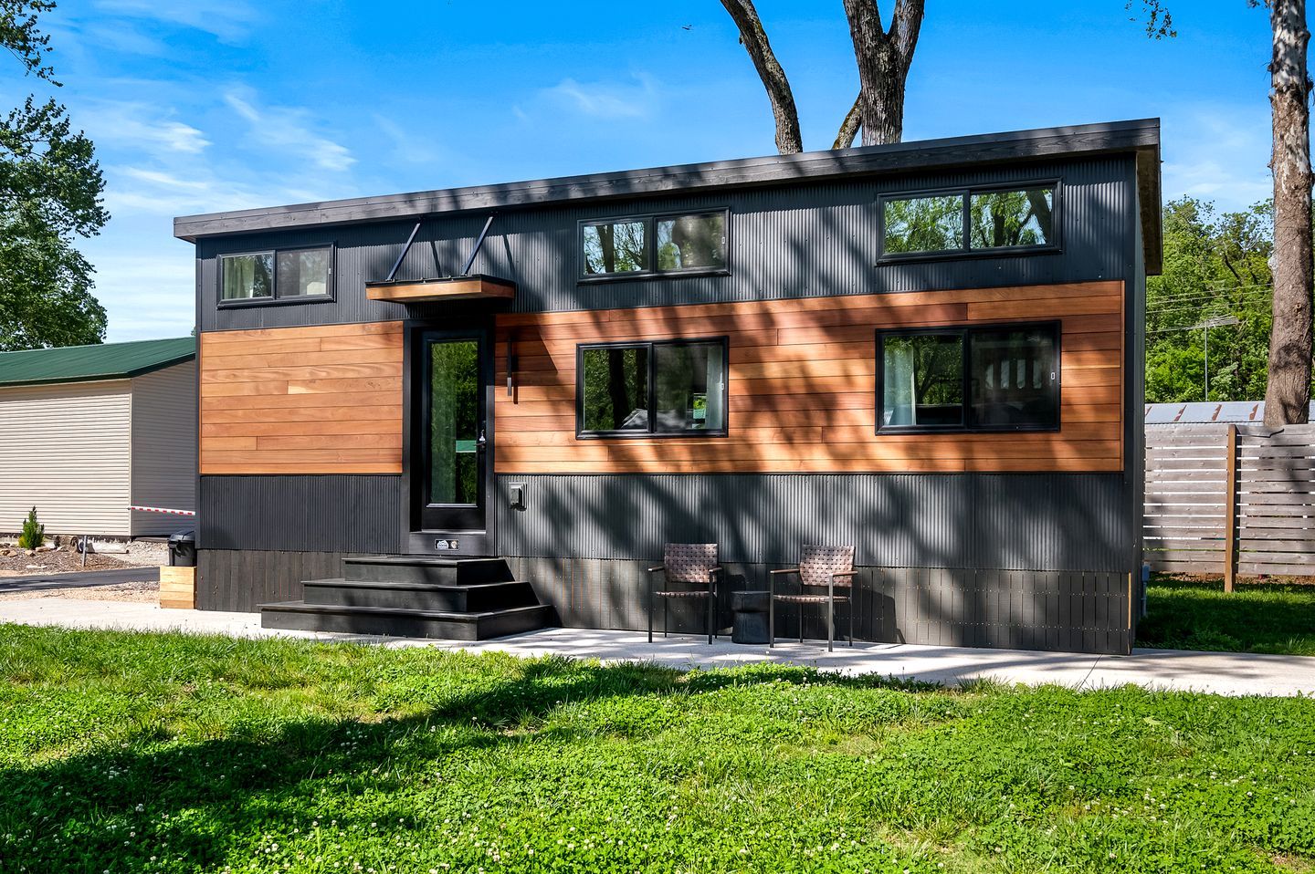 Spectacular Modern Style Tiny House in Branson, Missouri