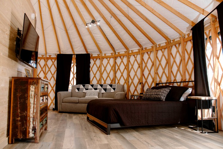Yurts (Hendersonville, North Carolina, United States of America)