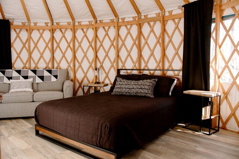 Yurts (Hendersonville, North Carolina, United States of America)