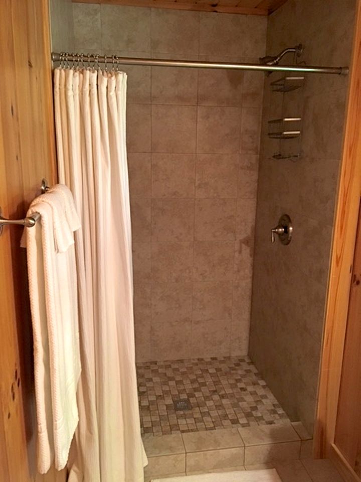 Spacious Mountain Cabin Rental for Six near Cascade Falls, North Carolina