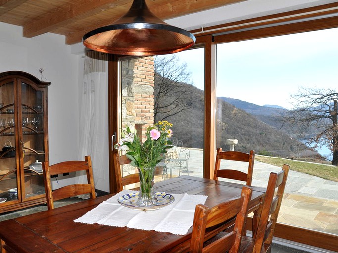 Vacation Rentals (Maccagno, Lombardy, Italy)