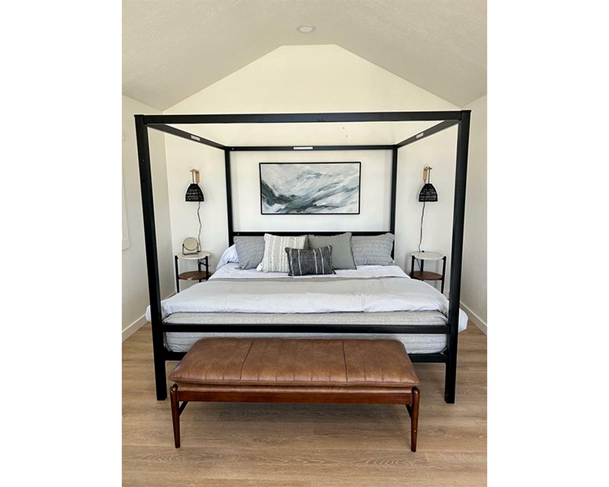 Luxurious Tiny House with King Bed for a Romantic Escape on Yuba Lake in Utah
