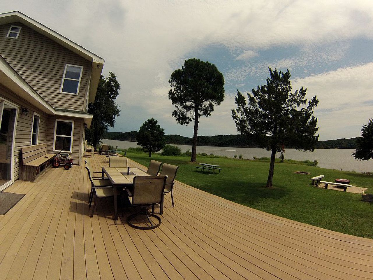 Modern Waterfront Cabin Rental for Groups on Grand Lake near Tulsa, Oklahoma