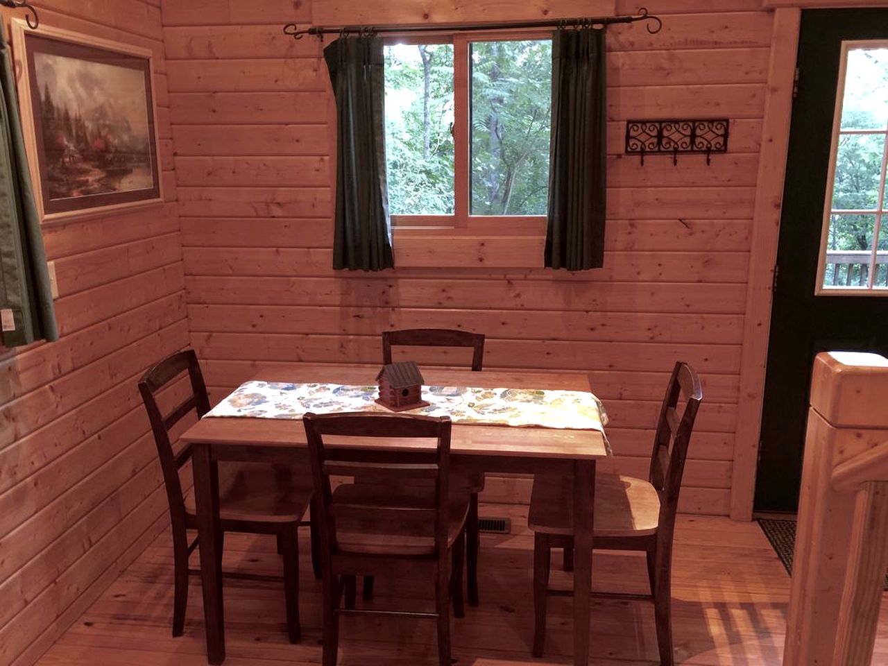 Charming Cabin Rental Surrounded by Three Wooded Acres next to the Shenandoah River, Victoria