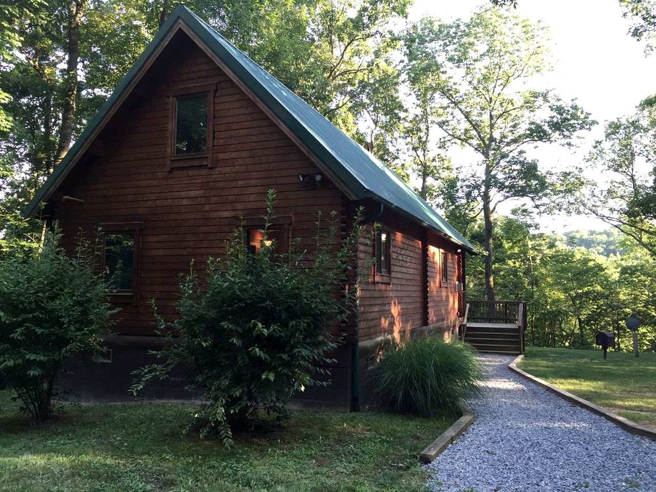 Charming Cabin Rental Surrounded by Three Wooded Acres next to the Shenandoah River, Victoria