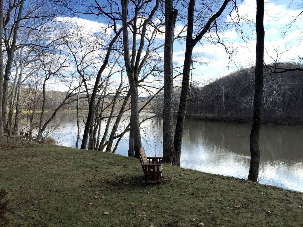 Riverfront Cabin with Four-Person Hot Tub in Shenandoah Valley, Virginia