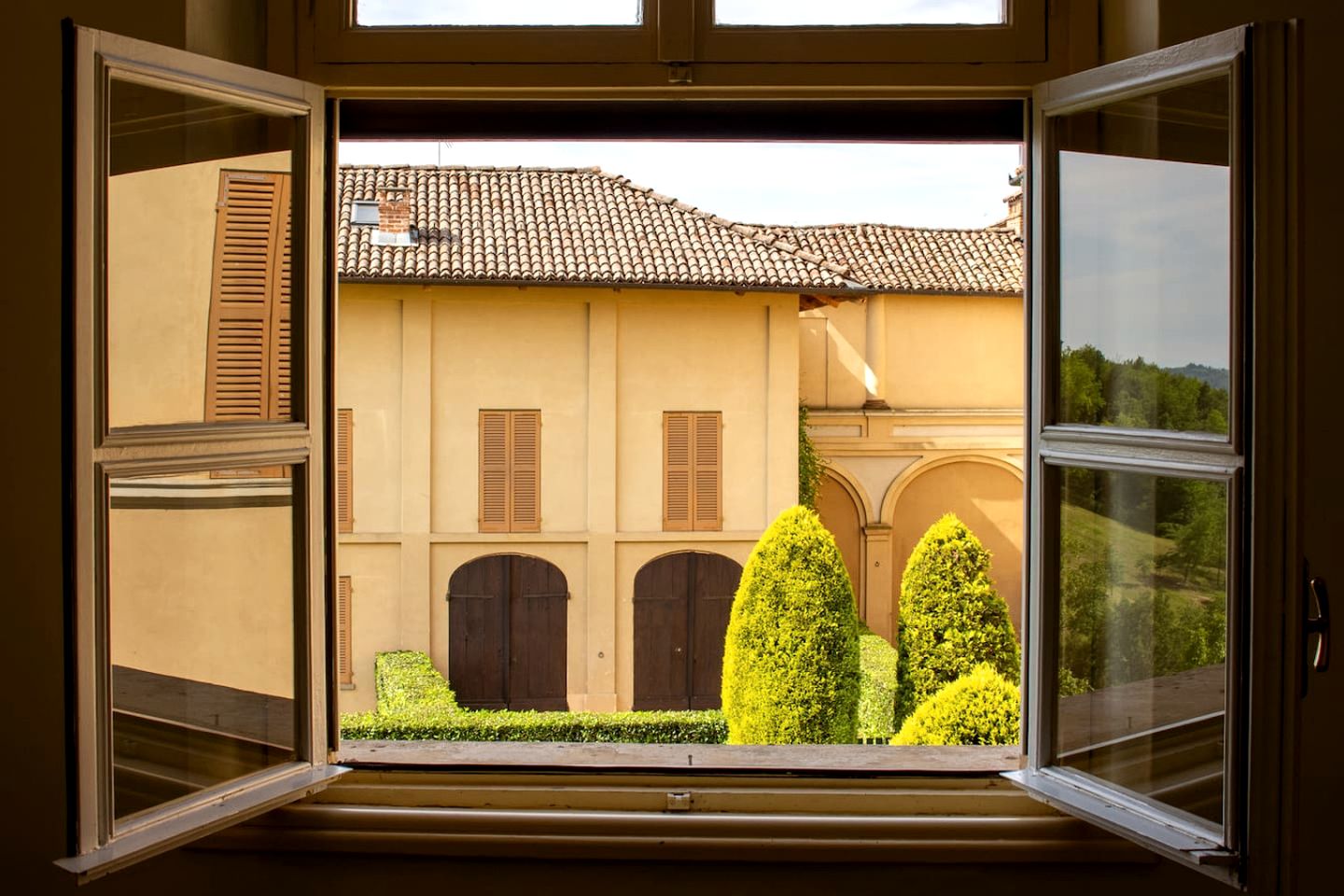 Elegant Heritage Apartment with Private Terrace & Pool near Monferrato Vineyards, Rinco, Ital