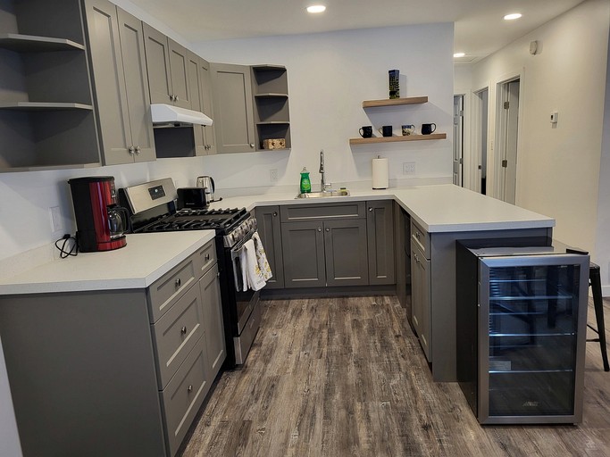 Cabins (Canada, Pincher Creek MD #9, Alberta)