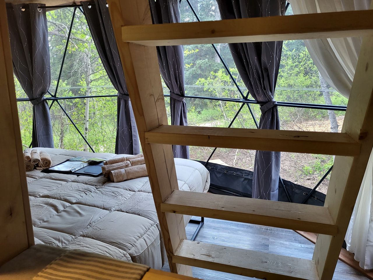 Family-Friendly Dome Perfect for a Cozy and Tranquil Escape in Alberta