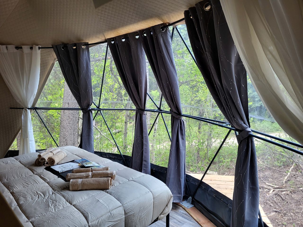 Family-Friendly Dome Perfect for a Cozy and Tranquil Escape in Alberta