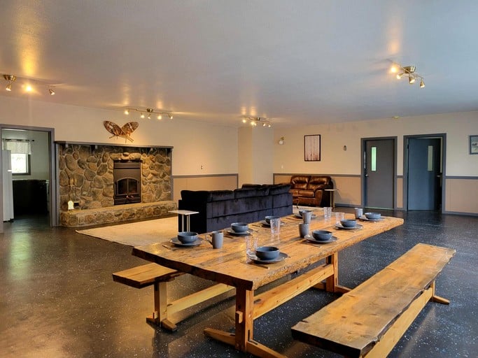Group Cabin Lodge Surrounded by Nature with Beautiful Hiking Trails and Views in Alberta