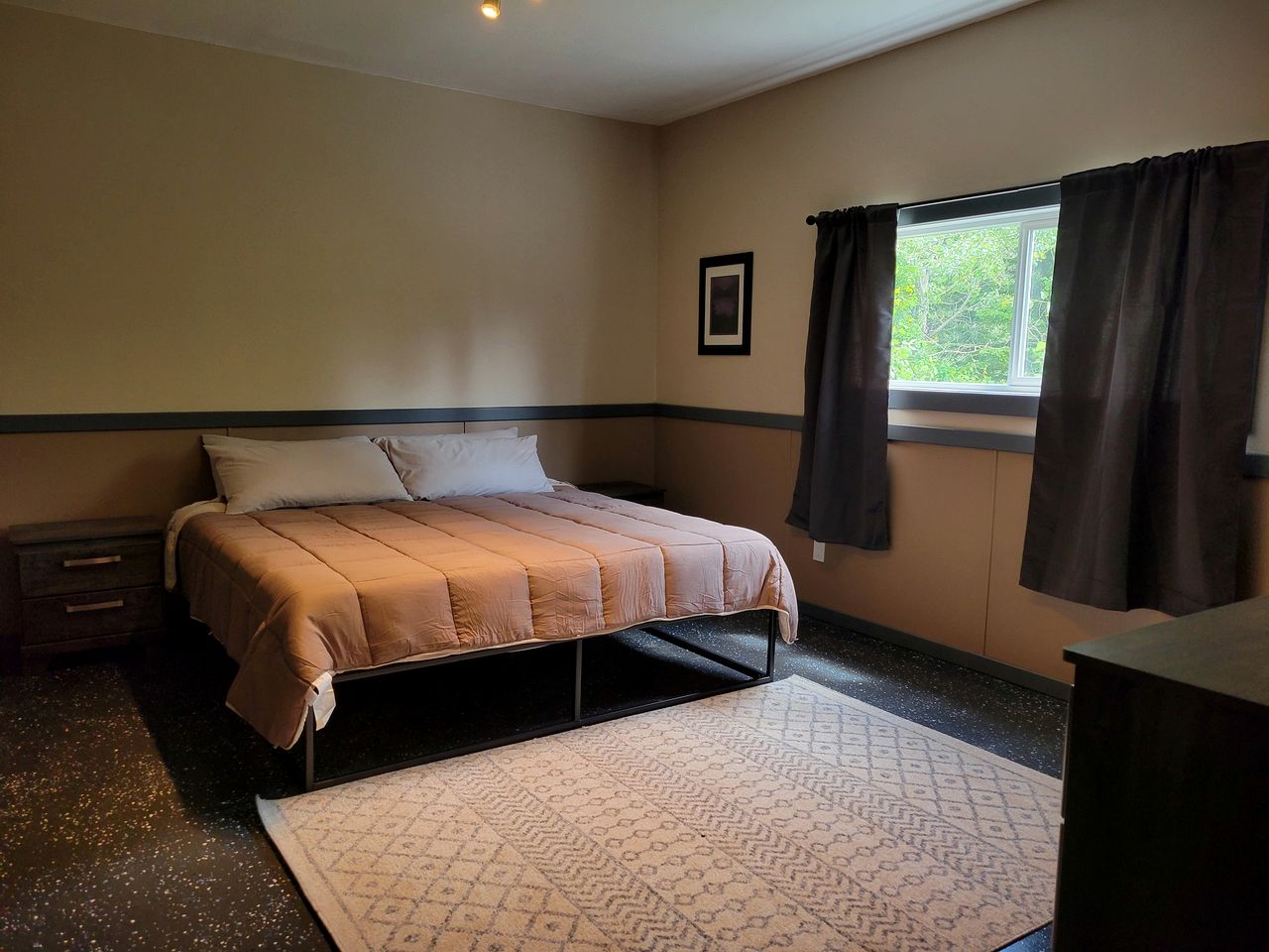 Group Cabin Lodge Surrounded by Nature with Beautiful Hiking Trails and Views in Alberta