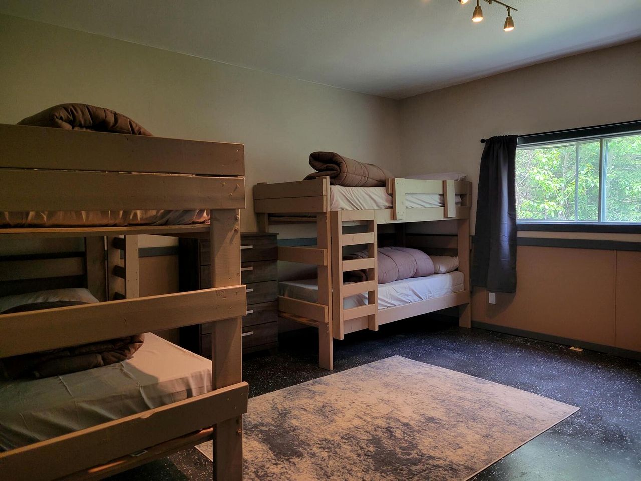 Group Cabin Lodge Surrounded by Nature with Beautiful Hiking Trails and Views in Alberta