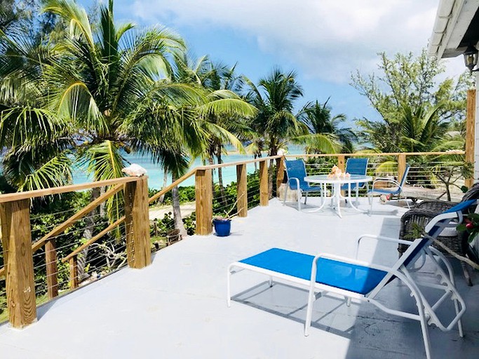 Beach Houses (Governor's Harbour, North Eleuthera, Bahamas)