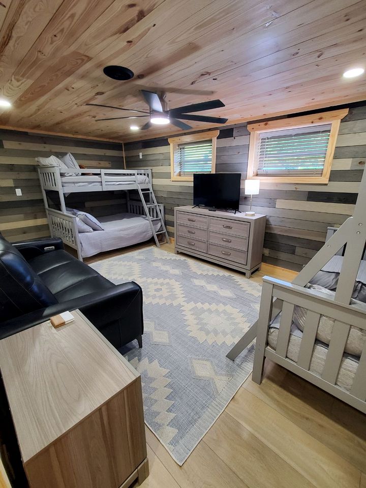 Stylish Family Cabin with Hot Tub and Game Room near Attractions in Sevierville, Tennessee